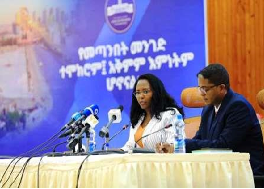 የአዲስ አበባ ከተማ አስተዳደር ከፍተኛ አመራሮች የ2013 በጀት ዓመት የስራ አፈጻጸም እና  የ2014 መሪ እቅድ  ላይ ውይይት እያካሄዱ ነው። 
