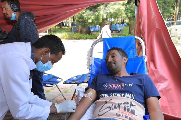 በአዲስ አበባ ከተማ የሚገኙ የቴክኒክና ሙያ ስልጠና ኮሌጅ ሰልጣኞች፣መምህራንና አመራሮች ለመከላከያ ሰራዊትና ለሌሎች የፀጥታ ሐይሎች ደም ለገሱ፡፡