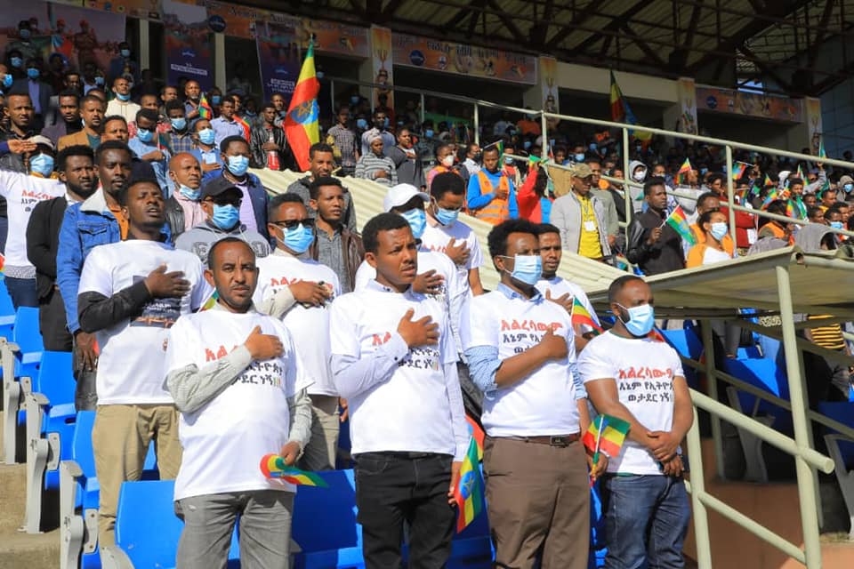 "ሀገሬን እጠብቃለሁ መስዋዕትነት እከፍላለሁ "በሚል ከአዲስ አበባ ከተማ የተውጣጡ በርካታ ወጣቶች የሀገር መከላከያ ሰራዊቱን ለመቀላቀል እና ድጋፍ የመስጠት መርሐግብር እየተካሄደ ነው።