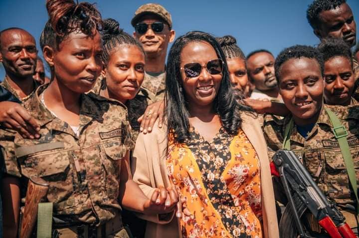 የአዲስ አበባ ከተማ አስተዳደር በማይጠብሪ ግንባር ለሚገኘው የወገን ጦር ከ31 ሚሊዮን ብር በላይ የሚገመት የቁም እንስሳትና የቁሳቁስ ድጋፍ አደረገ።