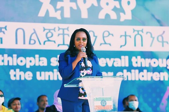 ከንቲባ አዳነች አቤቤ በትናትናው እለት ከማለዳ ጀምሮ በመስቀል አደባባይ በተካሄደው ሰላማዊ ሰልፍ ላይ ለተሳተፉ ነዋሪዎች እና የጸጥታ አካላት ምስጋና አቀረቡ።