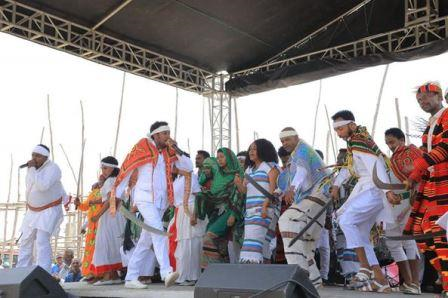 በአዲስ አበባ ከተማ አስተዳደር ስር ካሉ 4 ቴያትር ቤቶች የተውጣጡ የኪነጥበብ ባለሙያዎች በአዋሽ ማሰልጣኛ ትርኢት በማቅረብ ላይ ይገኛሉ
