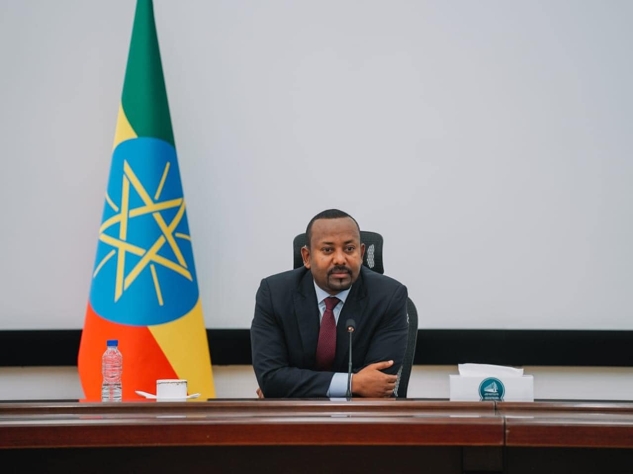 ከተወሰኑ ወራት በፊት ጠቅላይ ሚኒስትር ዐቢይ አሕመድ የአዲስ አበባ ከተማ መስተዳድር አመራሮችን ሰብስበዎ ነበር። በስብሰባውም ለቀጣይ 100 ቀናት ዕቅድ ተግባራዊ የሚደረጉ ጉዳዮችን አቅጣጫ ማስቀመጣቸው ይታወሳል። 