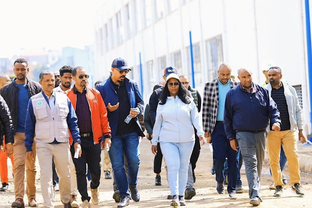 በኮልፌ ቀራንዮ ክፍለከተማ ቤተል አካባቢ እና በለሚ ኩራ ክፍለከተማ አያት አካባቢ ግንባታቸው በመጠናቀቅ ላይ የሚገኙ ግዙፍ የግብርና ምርት የገበያ ማዕከላት ያሉበትን ሁኔታ ተዘዋውረን ጎብኝተናል።