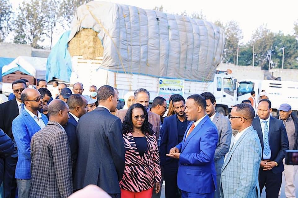 ለቦረና ህዝብ ያሰባሰብነውን ከ250 ሚሊዮን ብር በላይ የሚገመት የአይነት እና የገንዘብ ድጋፍ ለክልሉ መንግስት አስረክበናል::