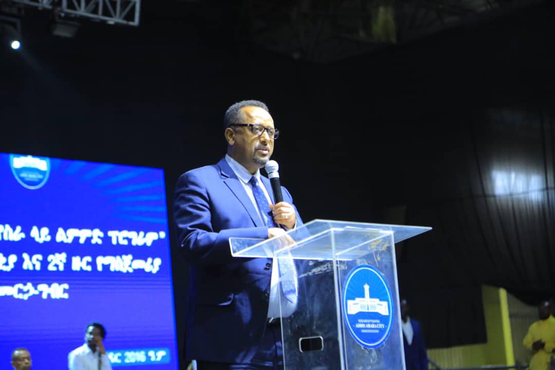 የስራ ላይ ስልጠና ያጠናቀቁ 5193 ወጣቶች ተመረቁ::