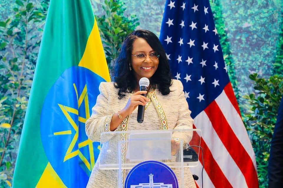 በዴንቨር ከተማ ከንቲባ ሚስተር ሚካኤል ቢ ሐንኮክ ለተመራ የልኡካን ቡድን በከንቲባ ፅ/ቤት የአስተዳደሩ የካቢኔ አባላት በተገኙበት አቀባበል አድርገንላቸዋል፡፡