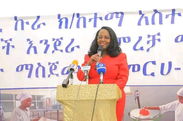 ከንቲባ አዳነች አቤቤ በአይነቱ የመጀመርያ የሆነ በቀን ከ288 ሺህ በላይ እንጀራ የሚያመርት የእንጀራ ፋብሪካ የመሰረት ድንጋይ አስቀመጡ 