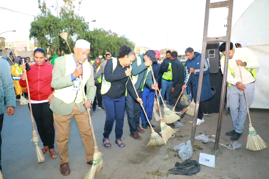 አዲስ አበባ ፅዱ እና ውብ ለነዋሪዎቿ ምቹ  ለማድረግ በከተማ ደረጃ በ11ዱም ክ/ከተሞች የ2016 ዓ.ም የበጋ ፅዳት ንቅናቄ በመካሄድ ላይ ይገኛል።