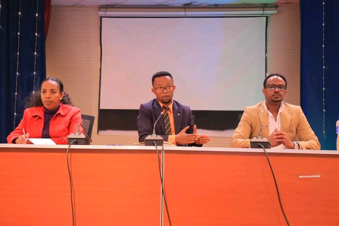 ''የዘመነ የንግድ ስርዓት ለላቀ ገቢ ዕድገት '' በሚል መሪ ሀሳብ ከንግዱ  ማህበረሰብ ጋር ውይይት ተካሂዷል፤