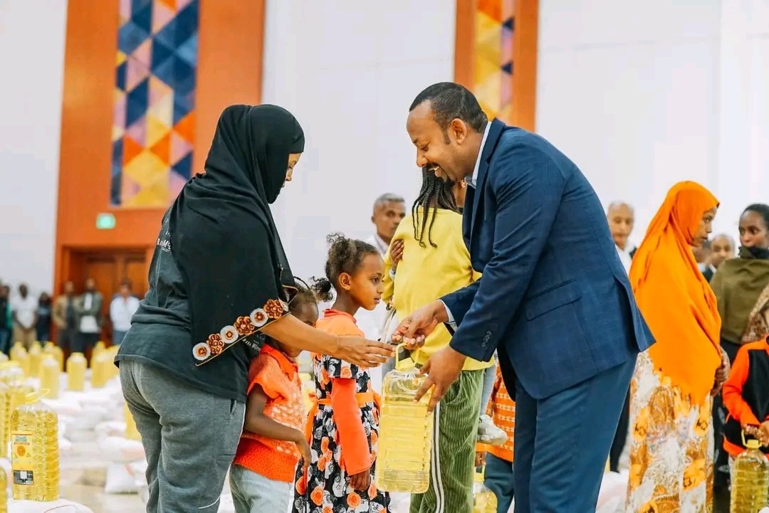 ጠቅላይ ሚኒስትር ዐቢይ አሕመድ የገናን በዓልን አስመልክቶ ማዕድ አጋሩ ::