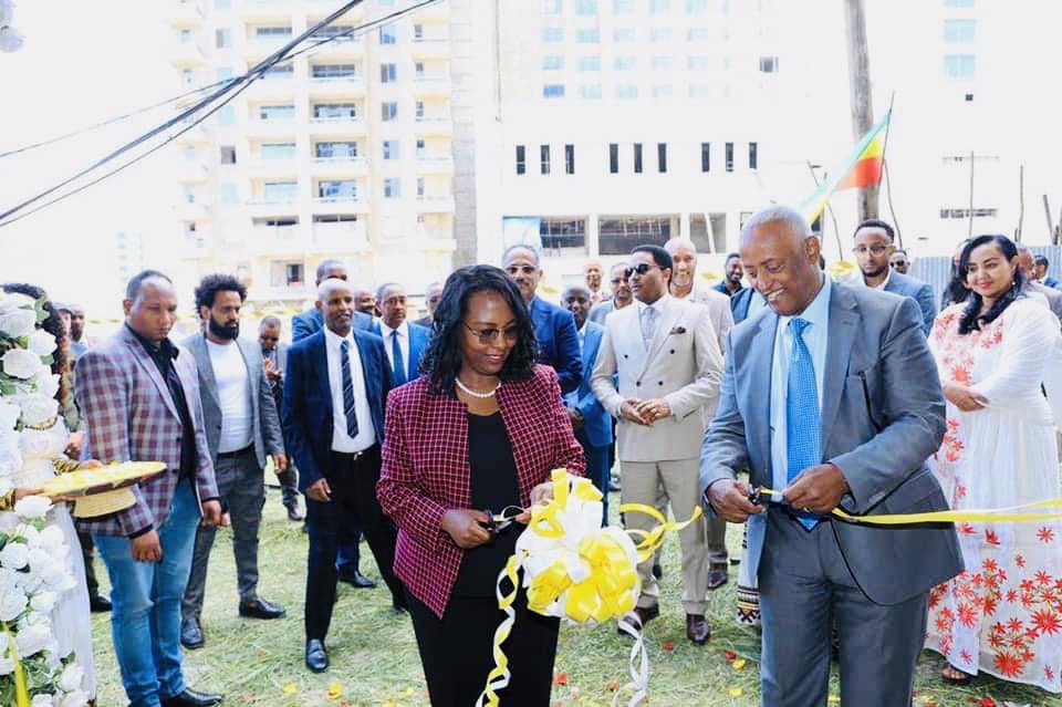 የከተማችንን ነዋሪዎች የቤት ጥያቄ ለመመለስ የመንግስት ጥረት ብቻውን የሚፈለገውን ውጤት ሊያመጣ አይችልም፡፡ የከተማችንን ነዋሪዎች የቤት ጥያቄ ለመመለስ የመንግስት ጥረት ብቻውን የሚፈለገውን ውጤት ሊያመጣ አይችልም፡፡ 