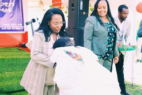 ልበ ቀና ባለሃብቶችን እና ሌሎች አቅሞቻችንን በማስተባበር በከተማችን 389 ቤቶችን ገንብተን በማጠናቀቅ ለአቅመ ደካሞችና ለሃገር ባለውለታ ነዋሪዎቻችን በማስረከብ ችግሮቻቸውን አቃለናል። በልብ ቀናነት ማህበራዊ ኃላፊነትን በመወጣት ለሌሎች ደስታን የምትለግሱ ሁሉ፣ በጎነት አያጎድልምና በተጠቃሚዎቹ ስም ላመሰግናችሁ እወዳለሁ።