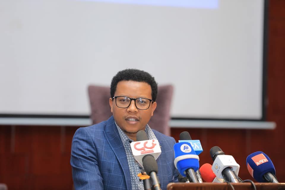 የአዲስ አበባ ከተማ አስተዳደር ኮሚዩኒኬሽን ቢሮ ለኑሮ ውድነት ገፊ ምክንያቶች ዘላቂ መፍትሄው ማበጀት በሚያስችሉ ሁኔታዎች ላይ ከባለድርሻ አካላት ጋር የፓናል ውይይት አካሂዷል።