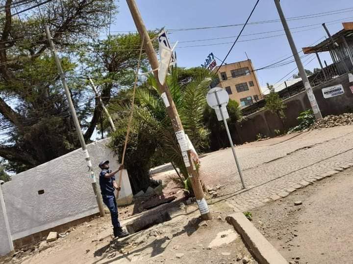 የአዲስ አበባ ግንባታ ፈቃድና ቁጥጥር ባለስልጣን ህገወጥ የውጭ ማስታዎቂያ ሰሌዳዎችን ማንሳት አጠናክሮ መቀጠሉን አስታወቀ።