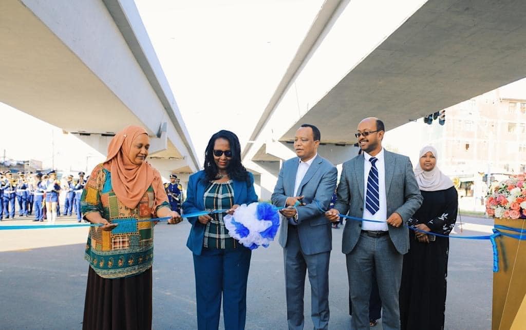 ዛሬ ከ 2 ቢሊዮን ብር በላይ ወጪ የተደረገባቸው 9 የአስልፓት መንገድ ግንባታ ፕሮጀክቶችን አስመርቀን ለአገልግሎት ክፍት አድርገናል።