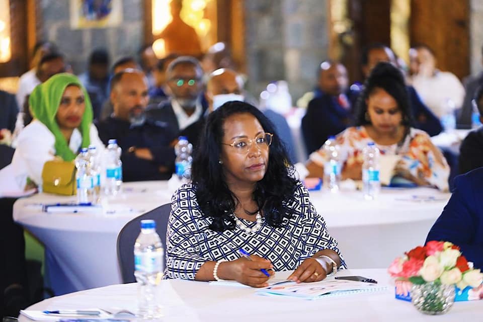 ከንቲባ አዳነች አቤቤ ከአዲስ አበባ ከተማ አስተዳደር የካቢኔ አባላት ጋር የ2015 ዓ.ም የ6 ወራት የስራ አፈፃፀም ሪፖርት መገምገም ጀምረዋል።