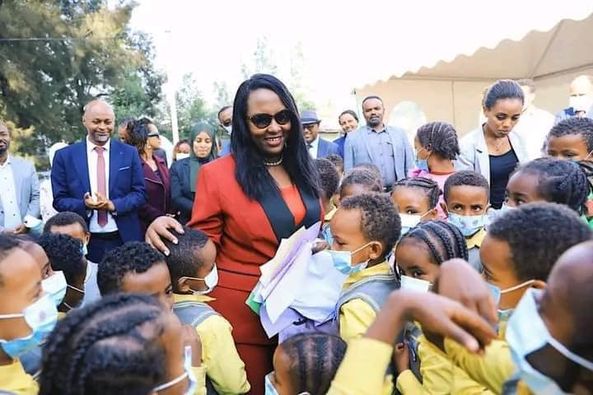 ከንቲባ አዳነች አቤቤ የከተማ አስተዳደሩ በክበበ ፀሃይ ያስገነባውን የሕጻናት ክሊኒክ እና በልደታ ክፍለ ከተማ የተገነባውን የህፃናት ማቆያ ማዕከል መርቀው ስራ አስጀመሩ ።