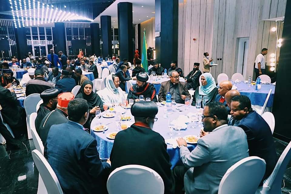 ከተለያዩ የሐይማኖት አባቶች ጋር የአብሮነት ማዕድ የመቋደስ መርሃግብር ተደረገ።