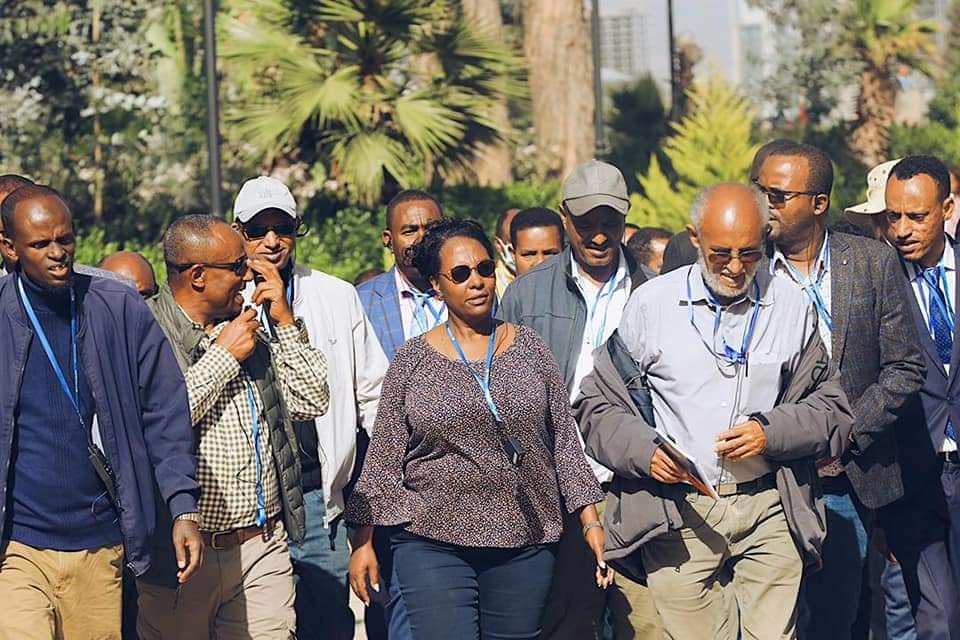ከንቲባ ወ/ሮ አዳነች አቤቤ በዛሬው እለት ለመንግስት ከፍተኛ የስራ ሃላፊዎችን በአዲስ አበባ ከተማ የሚገኙ ሜጋ ፕሮጀክቶችን አስጎበኙ፡፡