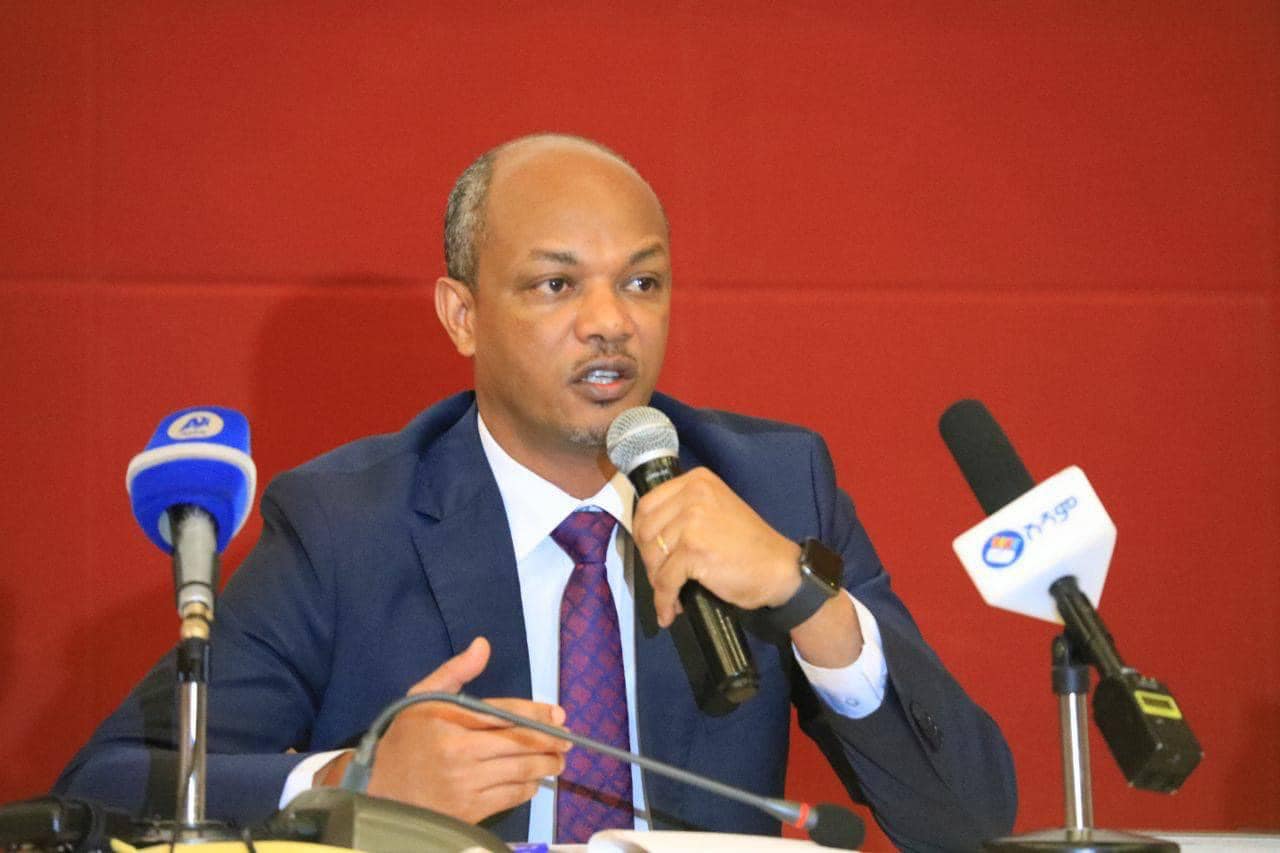 በአዲስ አበባ ከተማ የመታወቂያ እድሳት አገልግሎት ከህዳር 1 ቀን 2015 ጀምሮ በሁሉም ክፍለ ከተሞች እንደሚጀመር በምክትል ከንቲባ ማእረግ የአዲስ አበባ ከተማ ዋና ስራ አስኪያጅ አቶ ጥራቱ በየነ አስታወቁ። 