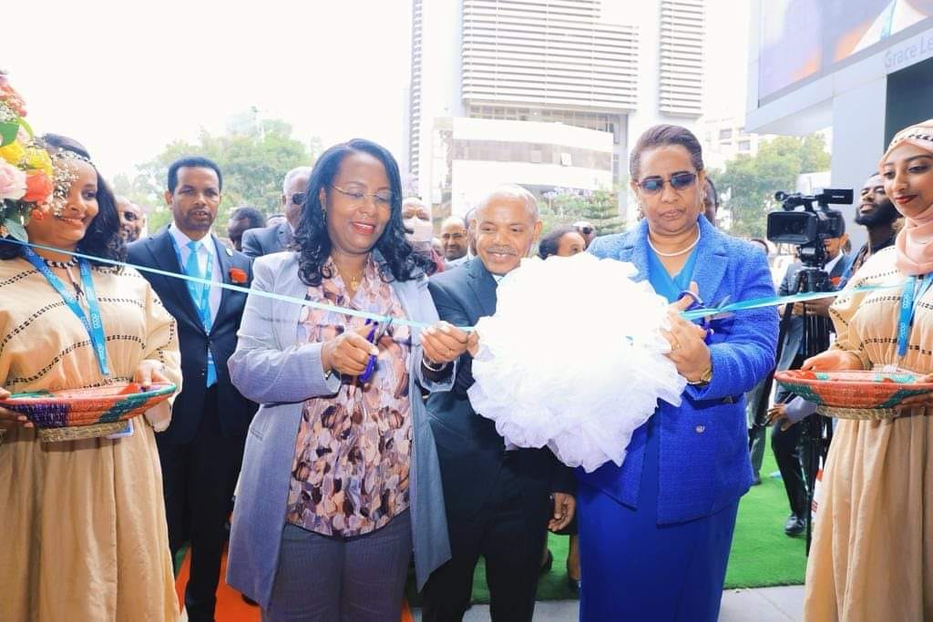 "የኦሮሚያ ህብረት ስራ ባንክ በከተማችን ያስገነባውን ባለ 15 ወለል ህንፃ መርቀናል።