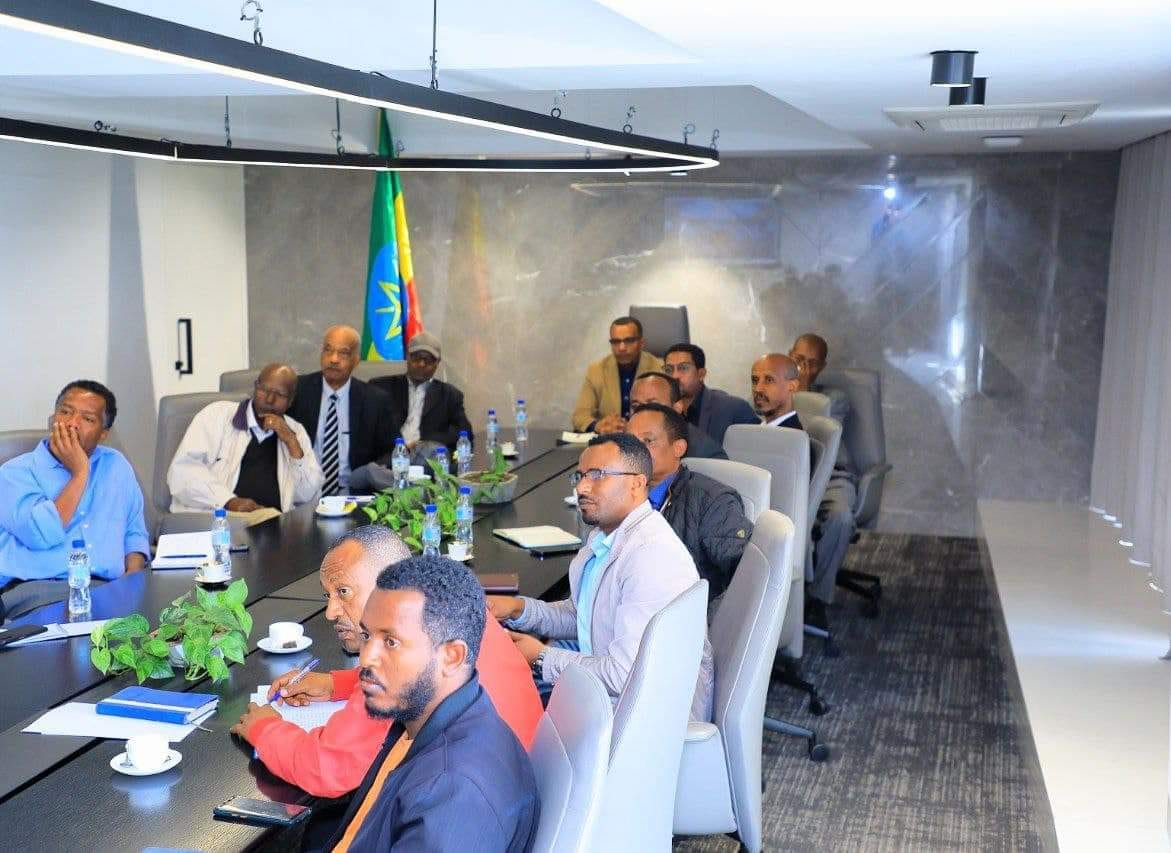 የአዲስ አበባ ዩኒቨርሲቲ አንጋፋ የታሪክ ምሁራን እና የኢትዮጵያ ቅርስ ጥበቃ ባለስልጣን አመራሮችና ከፍተኛ ባለሙያዎች የአድዋ ዜሮ ዜሮ ኪሎ ሜትር ሙዚየም ግንባታን ተዘዋውረው ጎብኝተዋል::