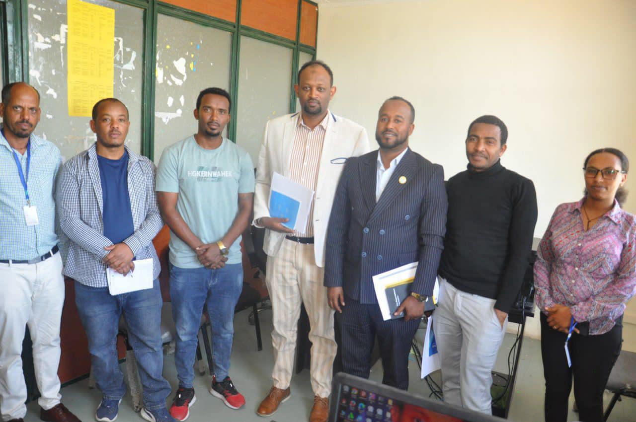 ሴክተር መስሪያ ቤቶች የኮሚዩኒኬሽን መዋቅር የ2015 አንደኛ ሩብ ዓመት የስራ አፈጻጸም ክትትልና ድጋፍ ሱፐርቪዥን ማድረግ ጀመረ ::