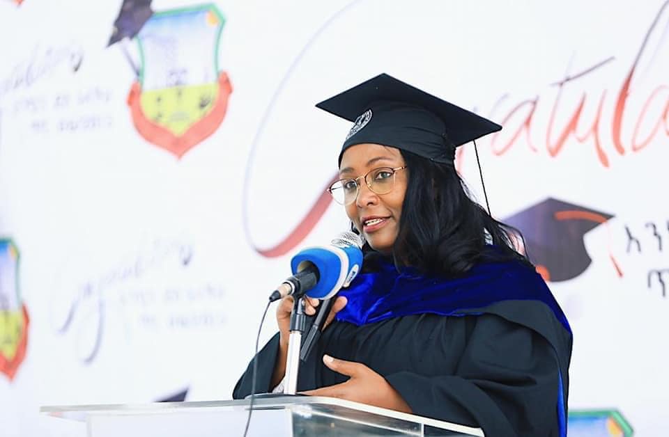የካቲት 12 ሜዲካል ኮሌጅ ለመጀመሪያ ጊዜ በህክምናው ዘርፍ ያሰለጠናቸውን 77 ስፔሻሊስት ሃኪሞች እና 139 የህክምና ባለሙያዎችን አስመርቀናል።